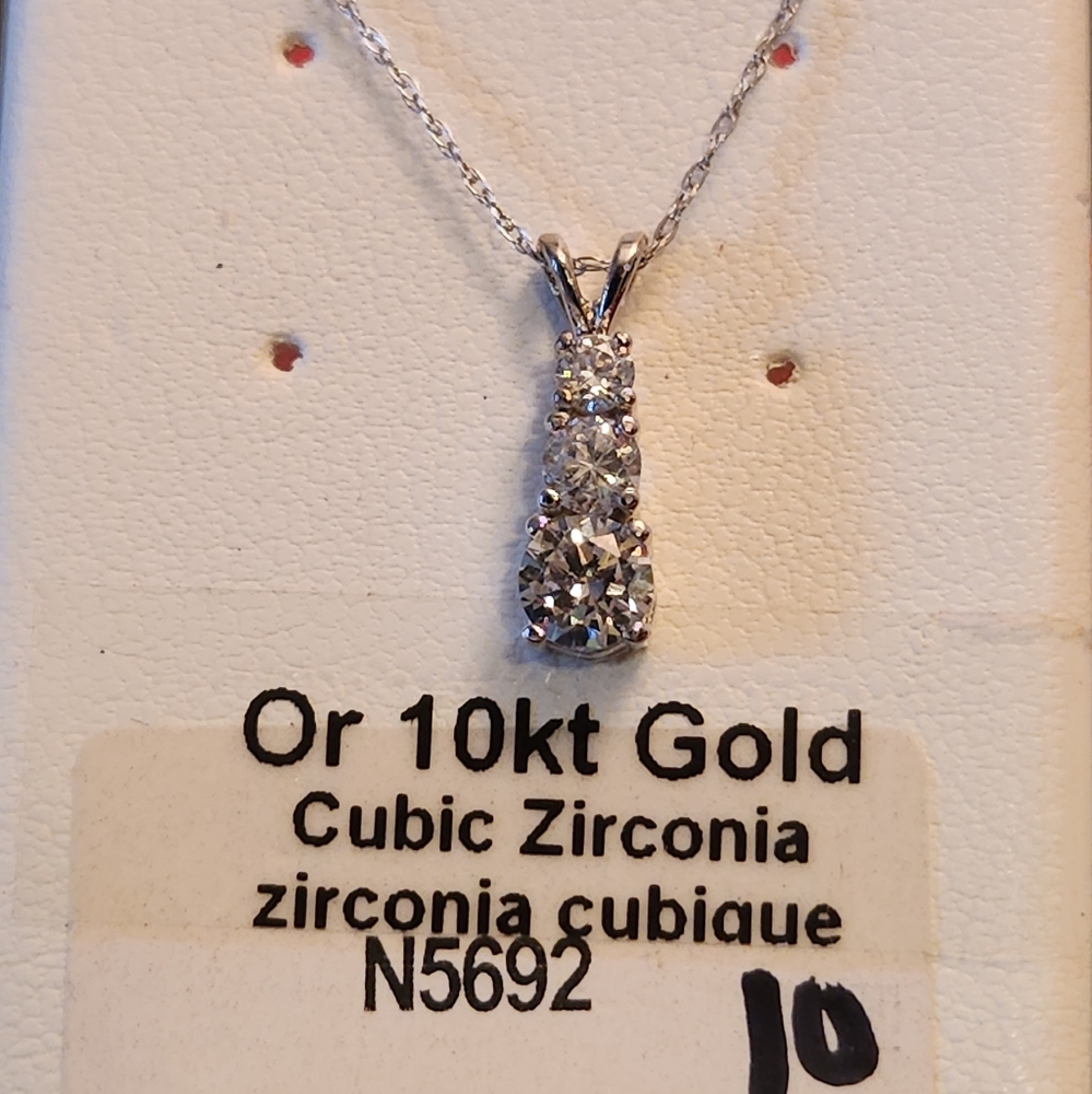 NEW 10K SOLID WG BRILLIANT CUT 3-STONE CUBIC ZIRCONIA NECKLACE